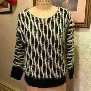 Sisters Black and White Eyelash Sweater Size XL